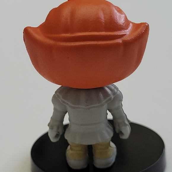 Rare "IT" Chapter 2 PENNYWISE 2019 Version W/Stand 2" Detailed PVC Action Figure - Picture 3 of 4